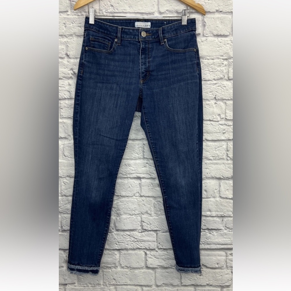 LOFT DARK WASH FRINGED CUFF CROPPED BLUE JEANS SIZE 28/6